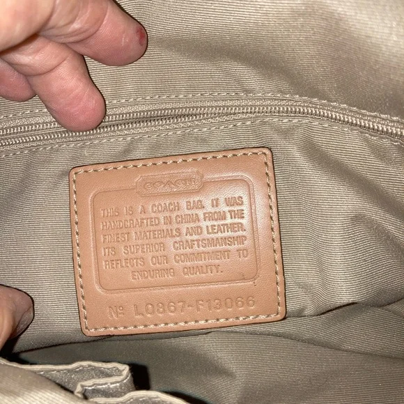 Coach Signature Shoulder Bag EXCELLENT CONDITION - Picture 9 of 10